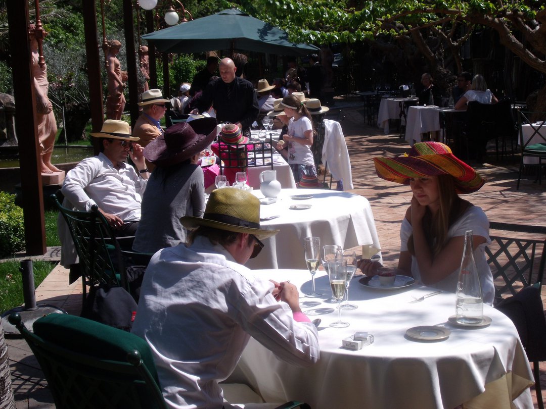 Diners with sun hats