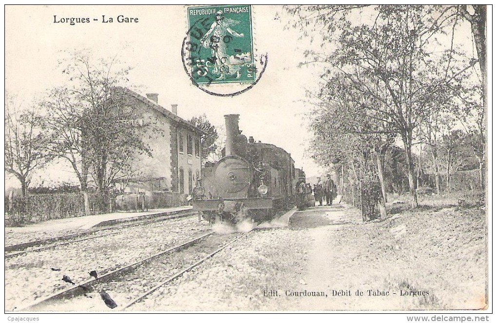The old train at the station in Lorgues